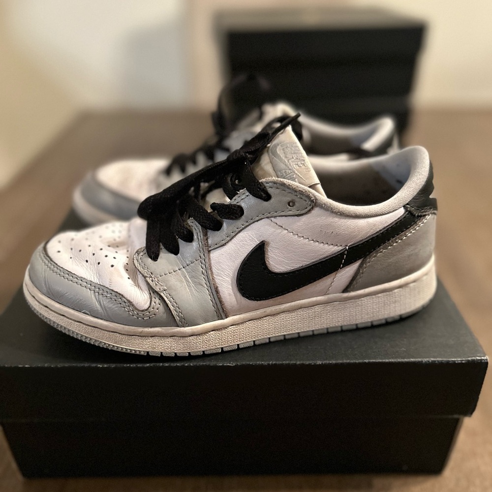 Nike Kids Black and Gray Sneakers